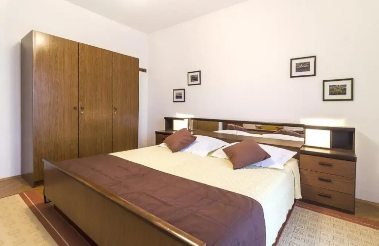 Apartments Lada 1217