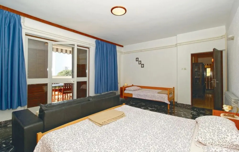 Amazing Apartment in Porec With 2 Bedrooms