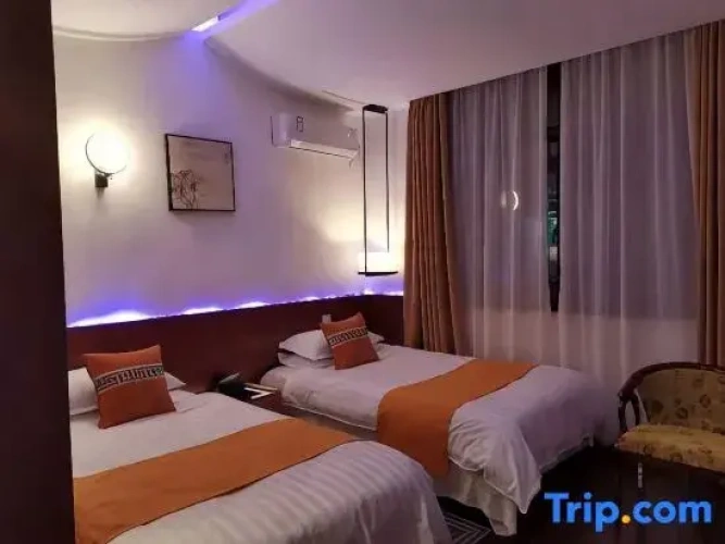 Standard Twin room with garden view