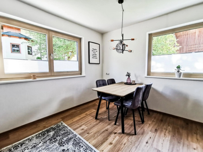 Apart Pair im Dorf