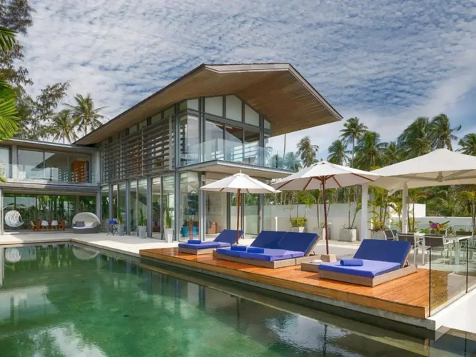 4 Bedrooms Villa
