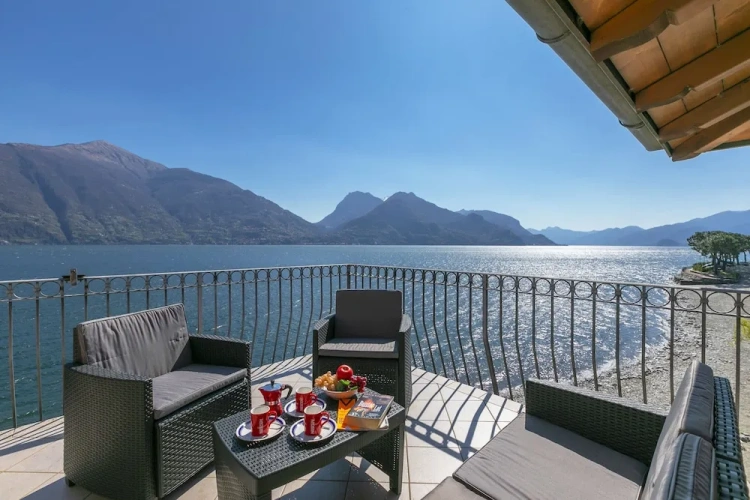 2 Bedrooms Family Apartment with lake view