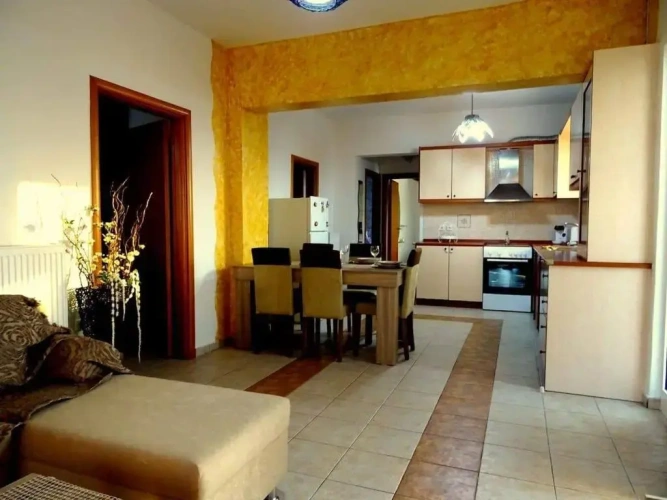 3 Bedrooms Apartment