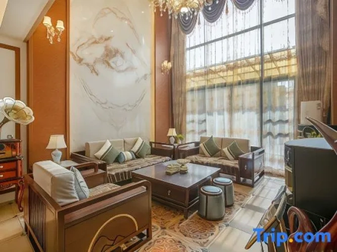 5 Bedrooms Deluxe Suite