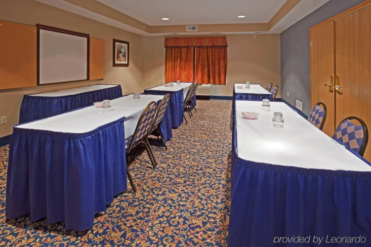 Holiday Inn Express Hotel & Suites St. Cloud by IHG