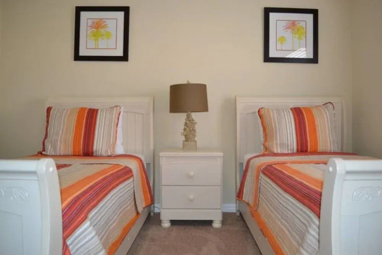 Spacious Villa Near Disney