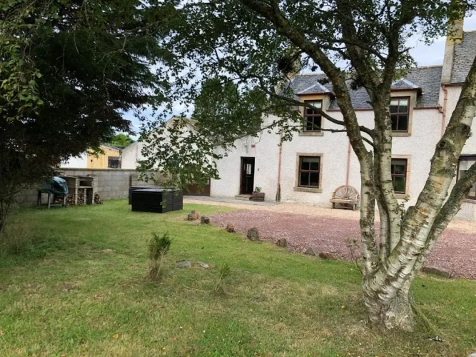 6 Bedrooms Cottage