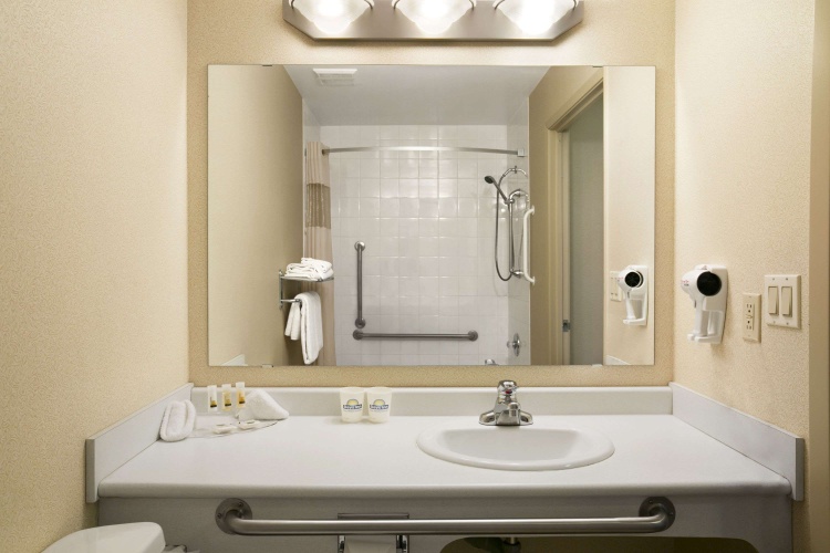 Days Inn By Wyndham Moose Jaw photo 9