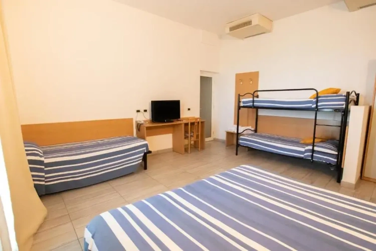 Standard Quintuple room