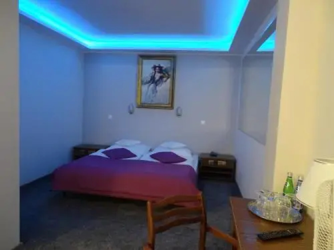 Motel 2000