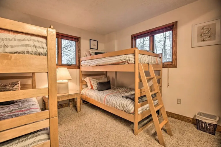 Mountaintop Wintergreen Resort Home w/ Deck, Views