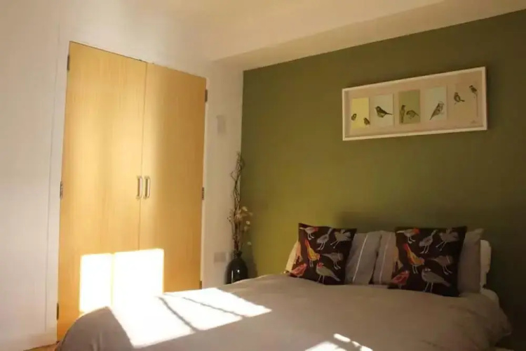 2-bed Seaside Apartment - Sleeps 5 & Free Parking