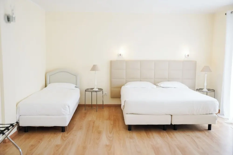 Standard Triple room with balcony