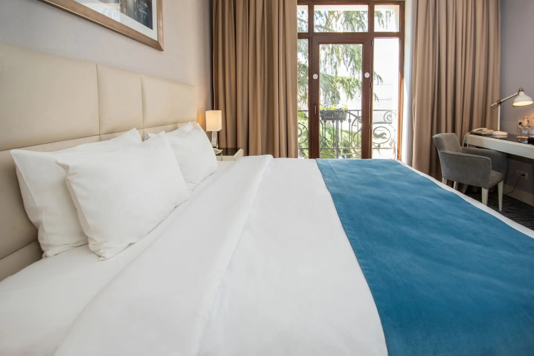 City Avenue Hotel