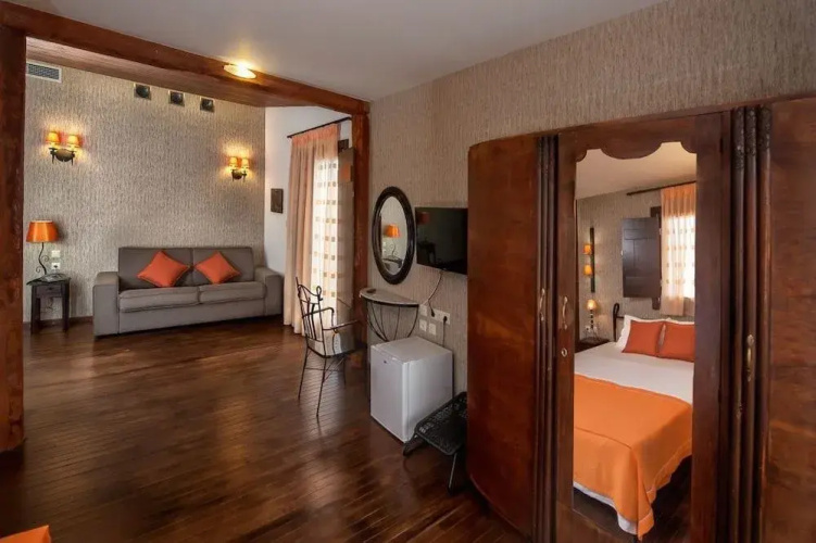 Polys Guest House