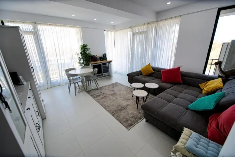 2 Bedrooms Apartment