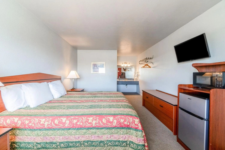Capital O Aurora Inn Monett US 60