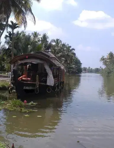 Royal Life Houseboat