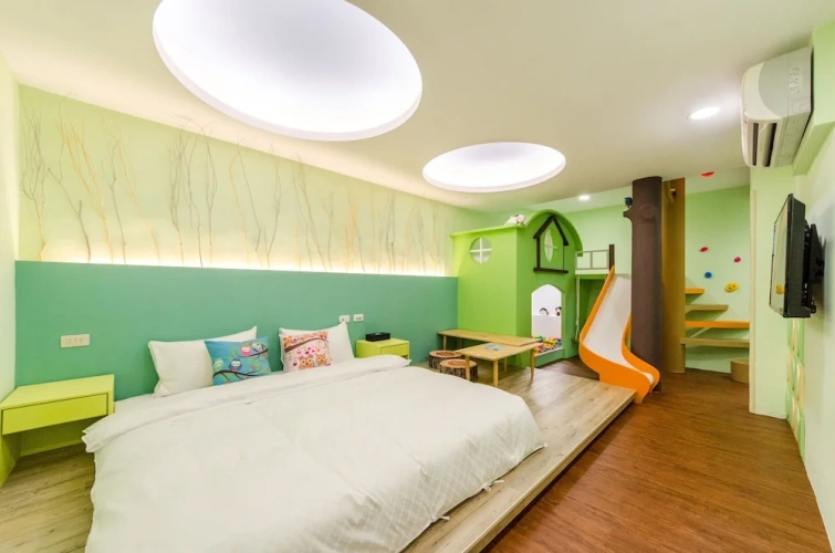 Standard Quadruple Family room