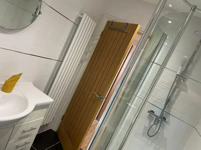 Hull Spacious Guest House-3