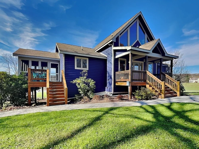 4 Bedrooms Cottage with balcony