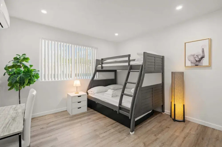 Foothills Oasis w Private Balcony Free Parking 3