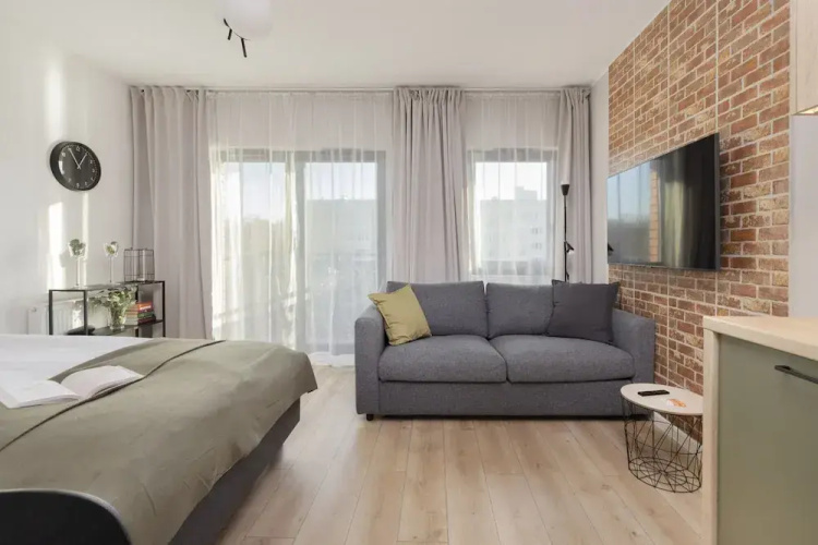 Studio & Balcony City Centre by Renters