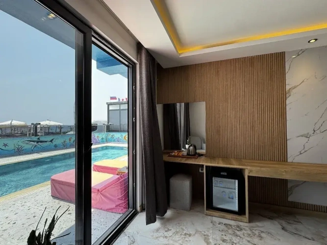 Deluxe Triple room with pool view