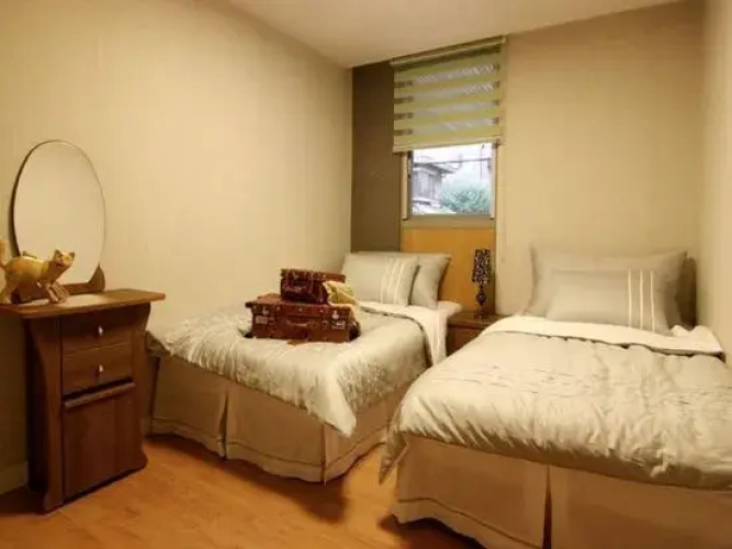 BNB Chungdam Female Only
