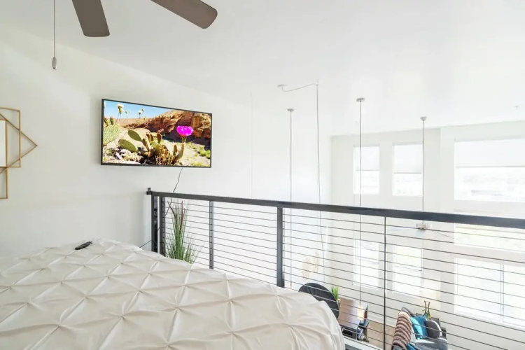 King Bed - Top Floor 2sty Loft - Parking 4058
