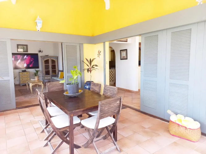 Spacious Villa with Ocean and Mountain view-4 beds