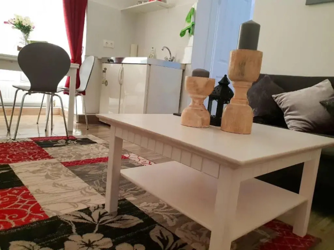 cozy city apartment 5