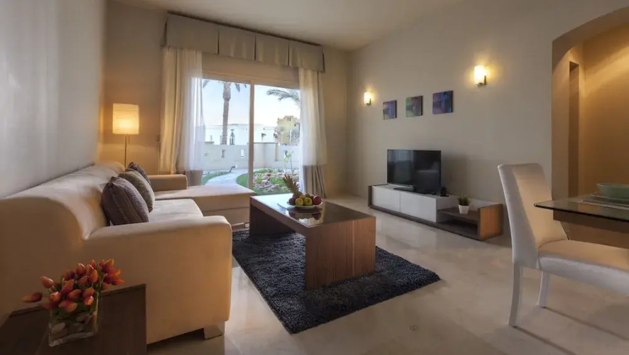 Azzurra Sahl Hasheesh