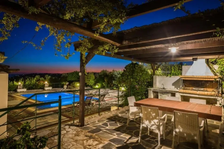 3 Bedrooms Villa