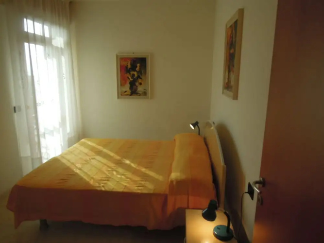 Homely one Bedroom Flat With Side sea View