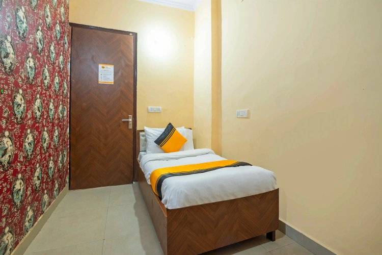 Economy room