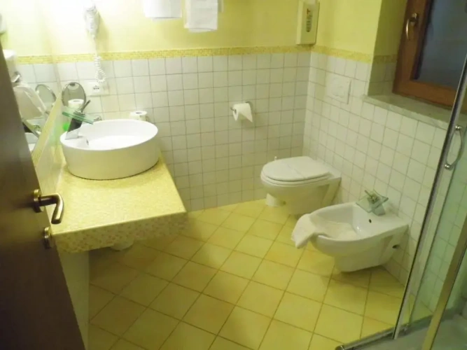 Standard Triple room with sea view