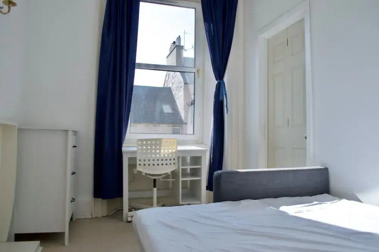 2 Bedroom Flat In Central Edinburgh