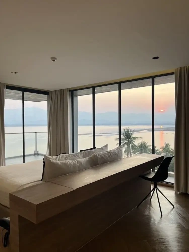 Suite with lake view