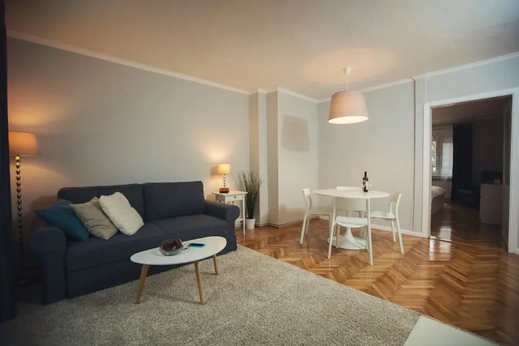 Green Avenue Apartment