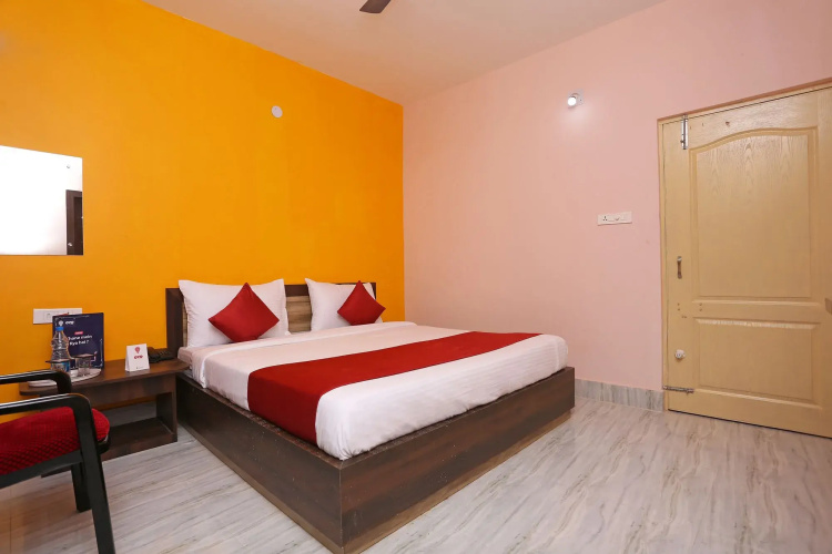 Shibani & Suhani By OYO Rooms