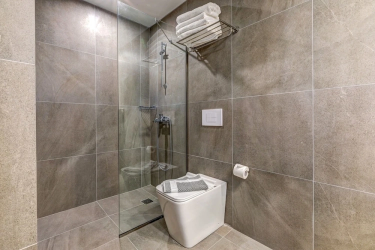 Standard Triple room with land view