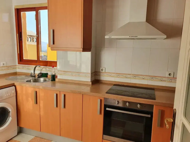 3 Bed Penthouse - Sleeps 8 - Pool - Sea View