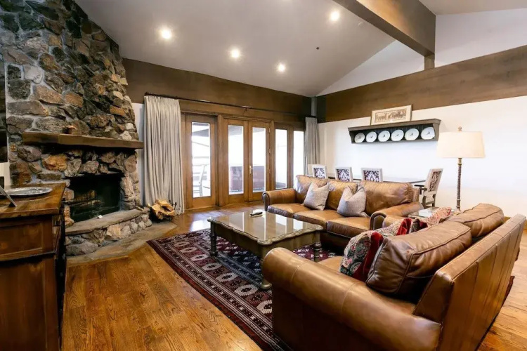 Bald Eagle Two Bedroom 2 Apartment Hotel by RedAwning