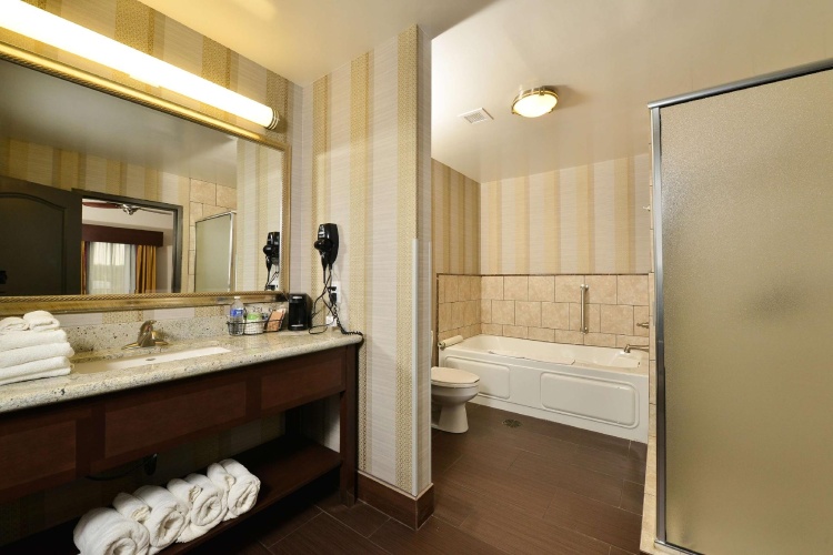2 Bedrooms Double Suite