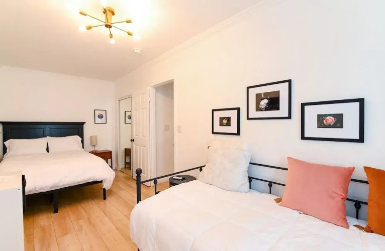 Immaculate 3bdr Private Bungalow, Walk to Beach!