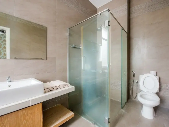 6 Bedrooms Luxury Villa
