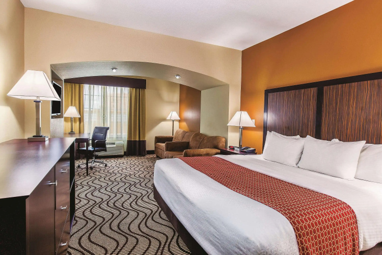 La Quinta Inn & Suites by Wyndham Cotulla