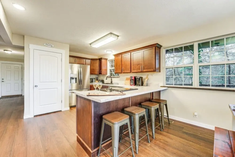 4 Bedrooms Cottage