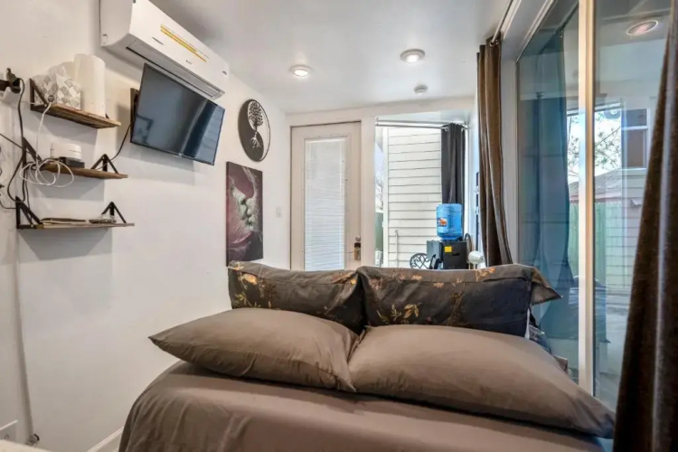 East Downtown Mico-luxe Container living pod #8
